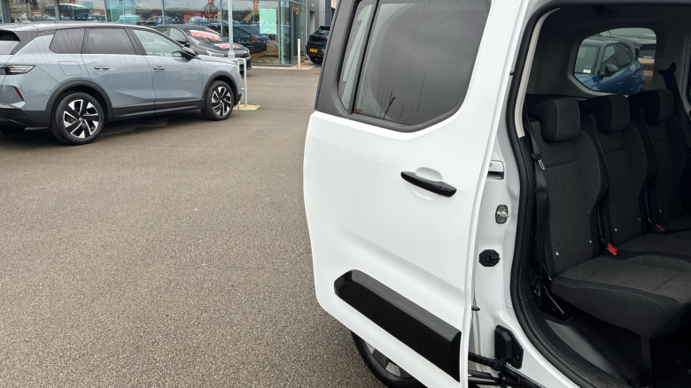 Vauxhall Combo Life 100kW Ultimate 52kWh 5dr Auto Electric Estate